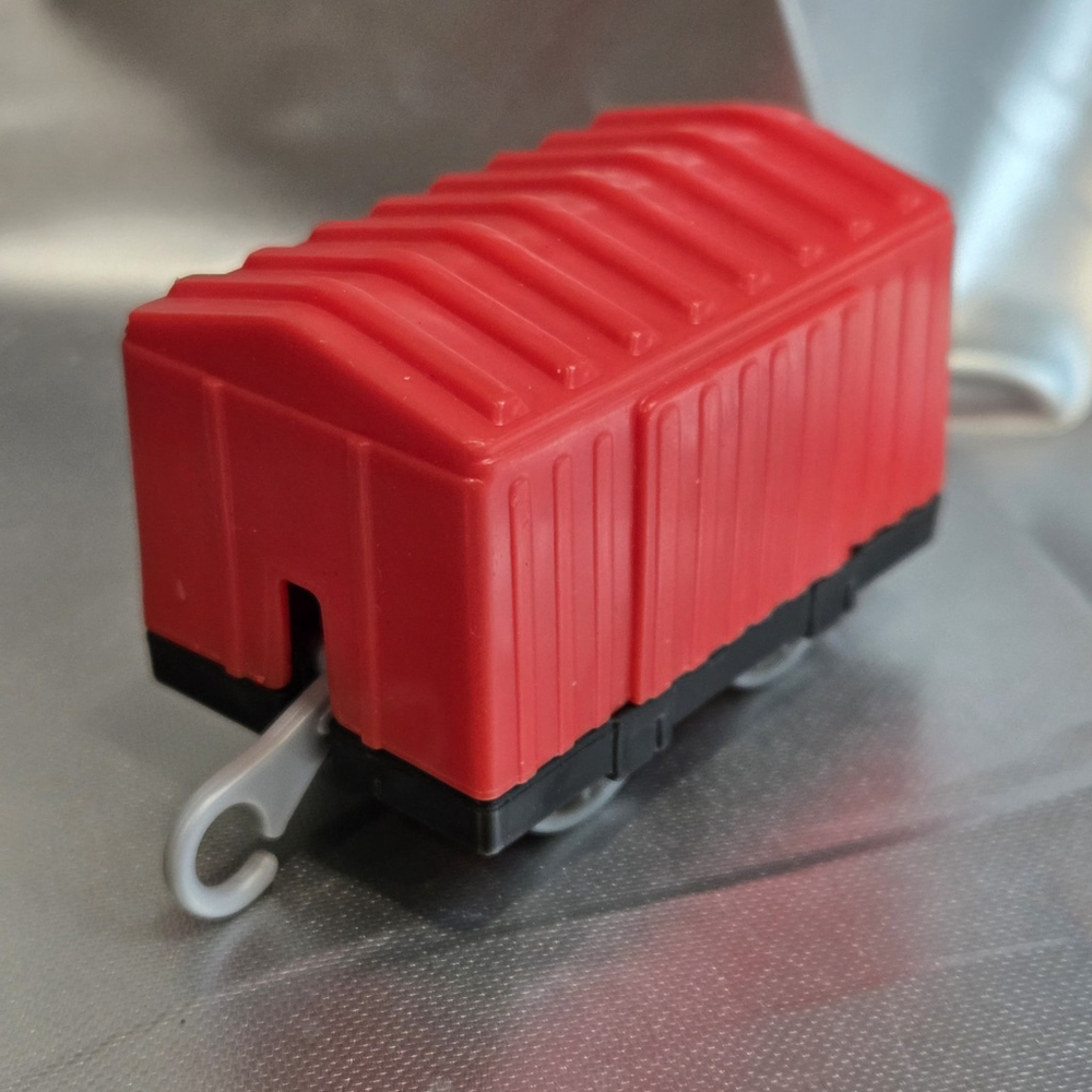 2013 Thomas & Friends - Covered Red Cargo Car